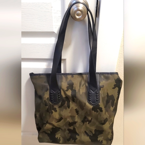 Handbags - Camo tote bag, rare find and new!